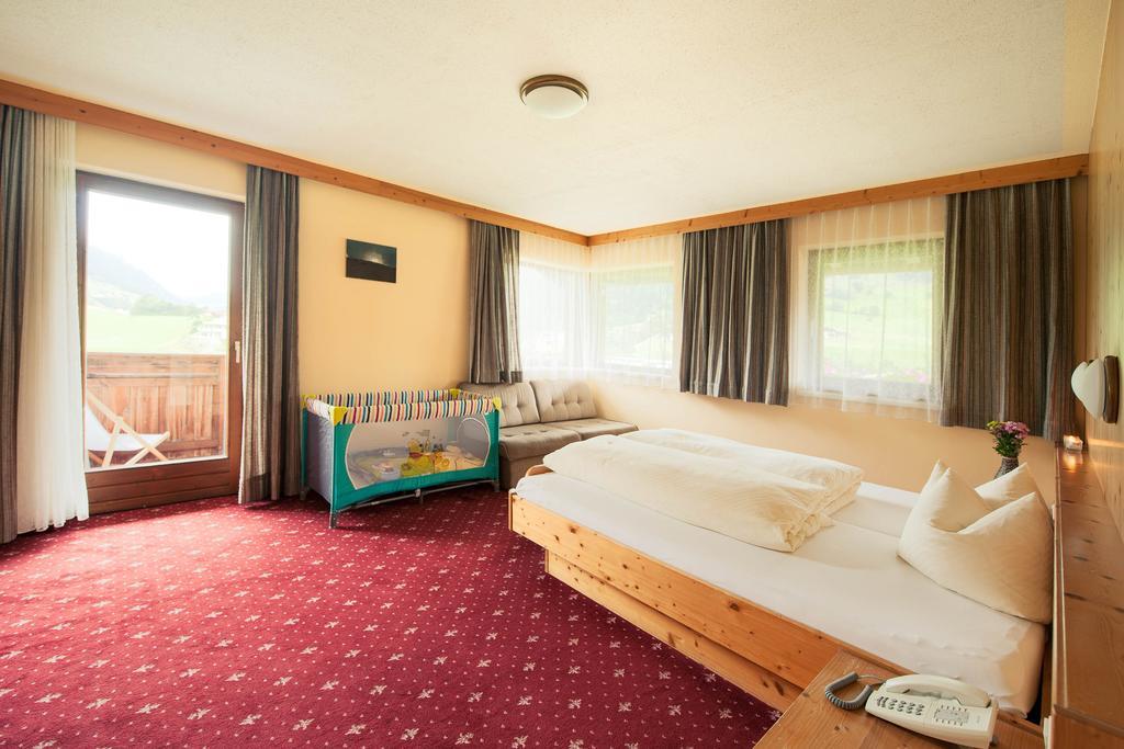 Hotel Steuxner Neustift im Stubaital Room photo